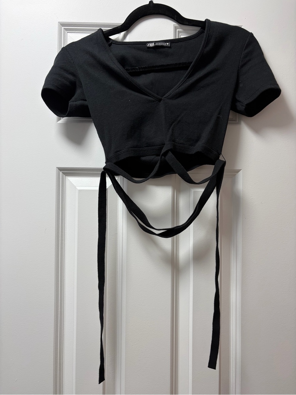 Zara Black Tie-Front Cropped V-Neck Tee